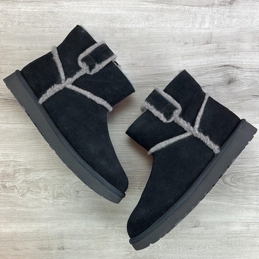 🍁UGG🍁 black Classic Mini Spill Seam Boot